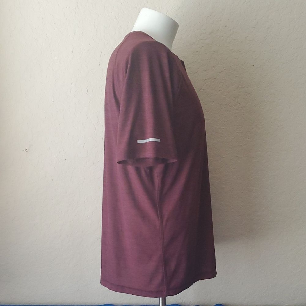Old Navy Active Men's Breathe On Henley T-Shirt Burgundy Large -Short Sleeve Top - Picture 5 of 6
